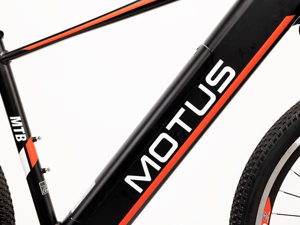 Rower elektryczny Motus MTB - bateria 12,5 Ah umieszczona w ramie roweru